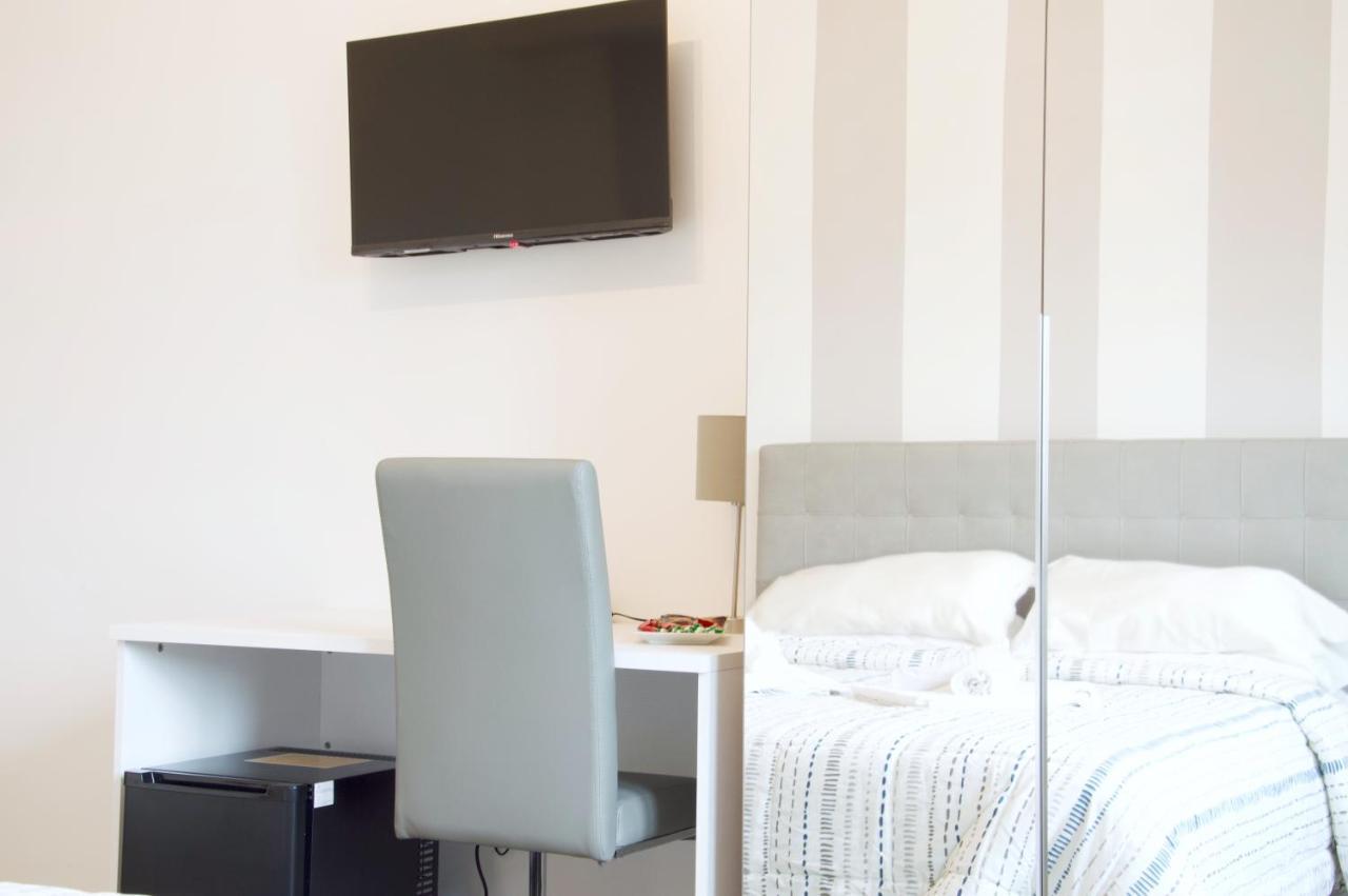 Minerva Rooms Pavia Eksteriør bilde